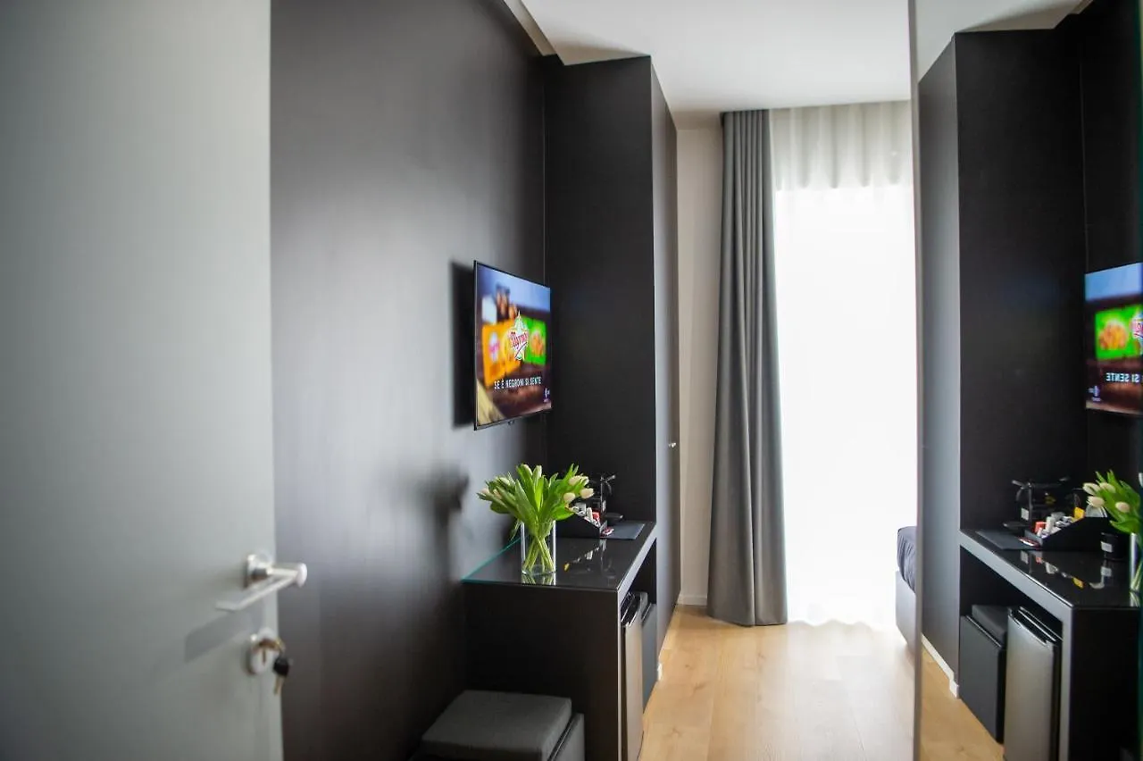 Contemporaneamente 147 - Modern & Comfort Rooms Bari 0*,  Italy