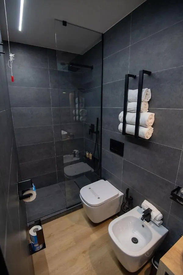 Contemporaneamente 147 - Modern & Comfort Rooms Bari 0*,