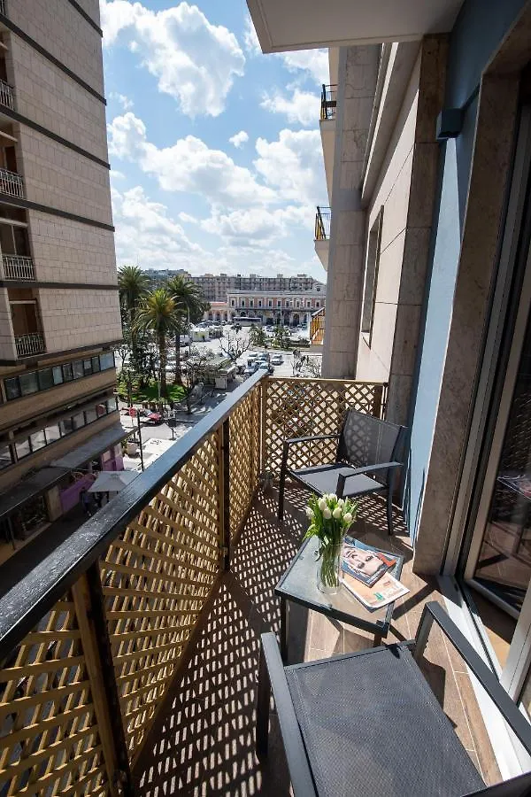 Contemporaneamente 147 - Modern & Comfort Rooms Bari Guest house