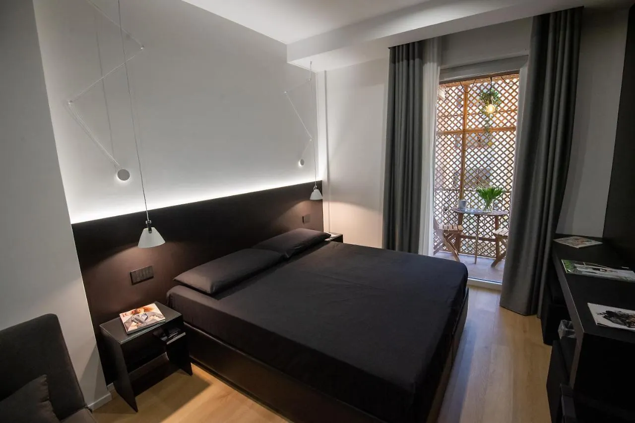 Contemporaneamente 147 - Modern & Comfort Rooms Bari Guest house