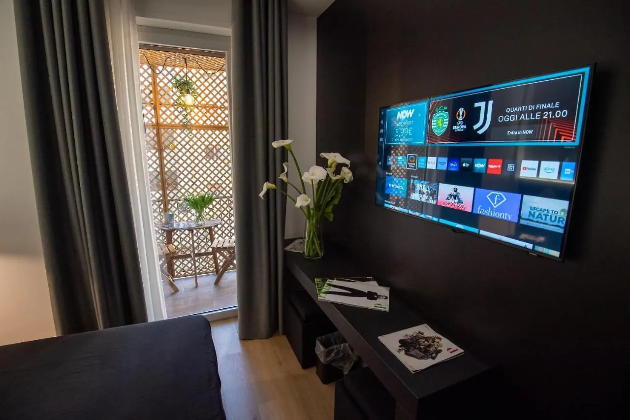 Contemporaneamente 147 - Modern & Comfort Rooms Bari 0*,